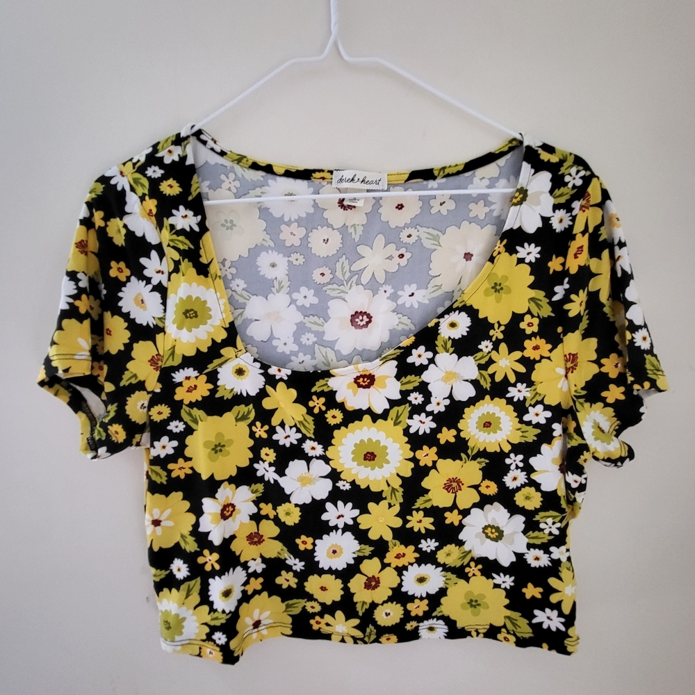 DEREK HEART NWOT JUNIORS XLCROP TOP